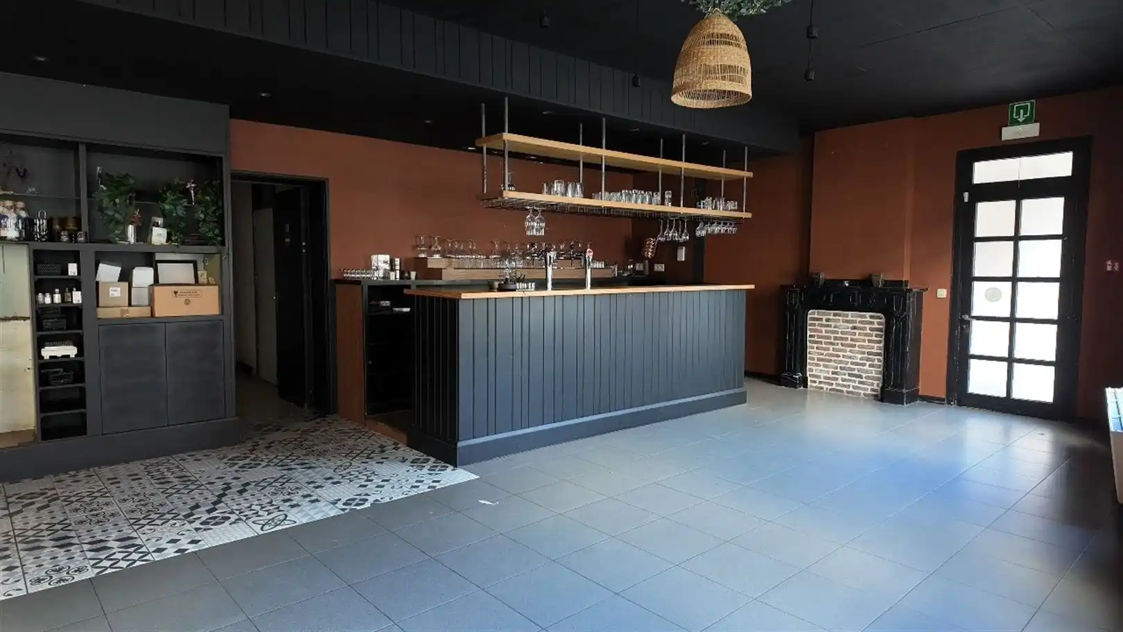 Café/taverne + appartement foto 2