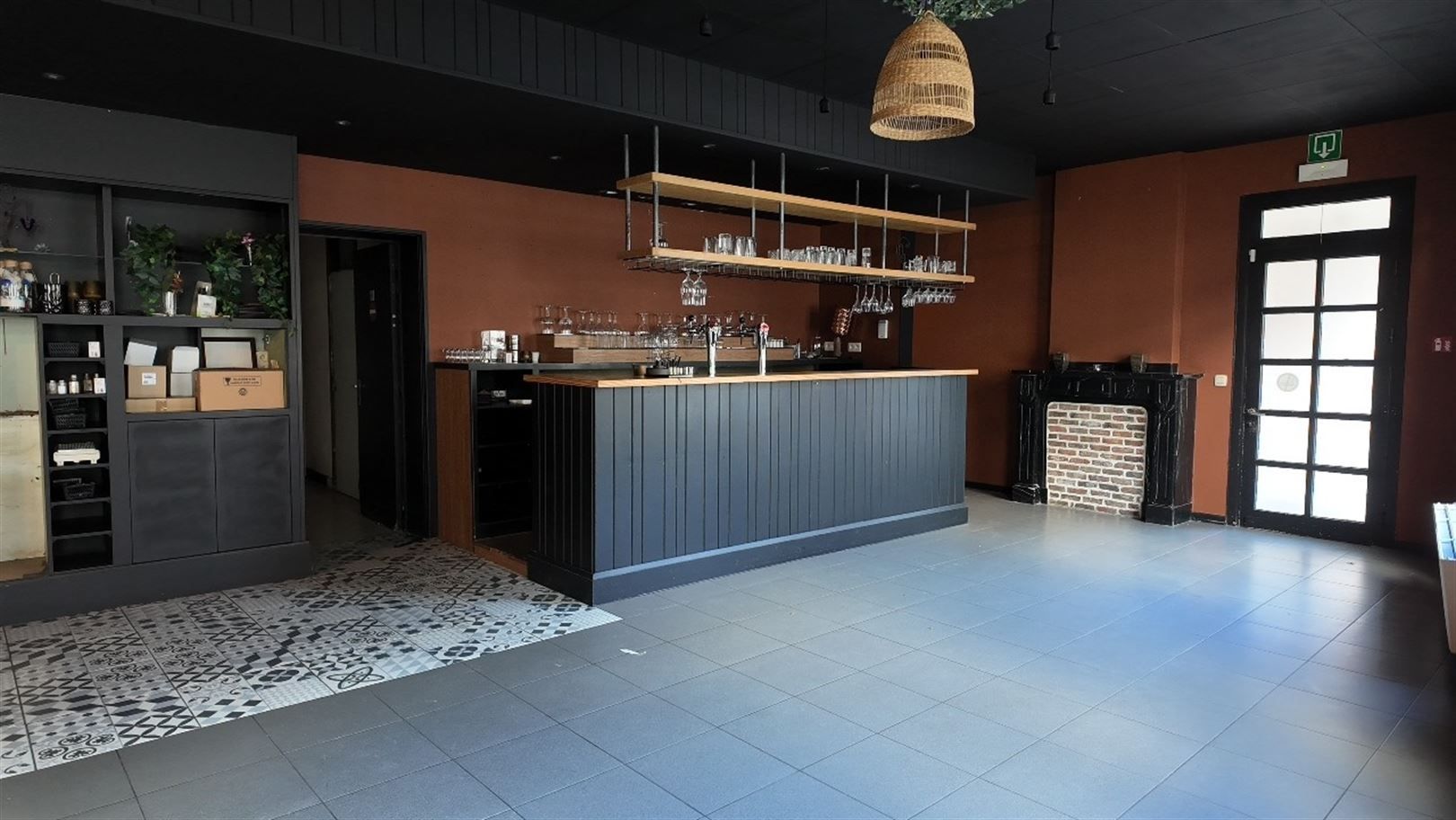 Café/taverne + appartement foto 2