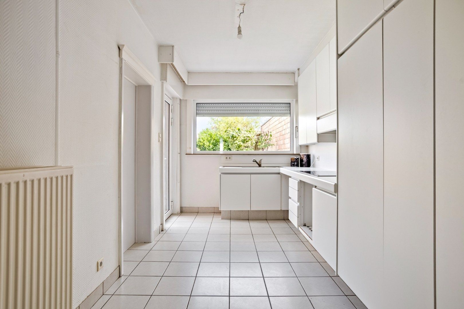 Leuke, halfopen woning met 3 slaapkamers, garage en tuin! foto 9