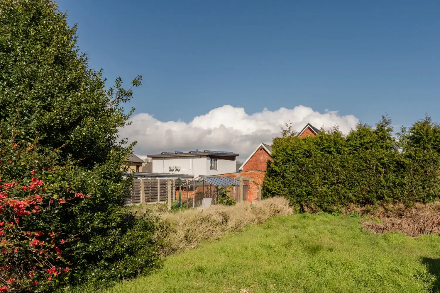 Leuke gezinswoning met 3 slaapkamers nabij de verbindingswegen foto 23