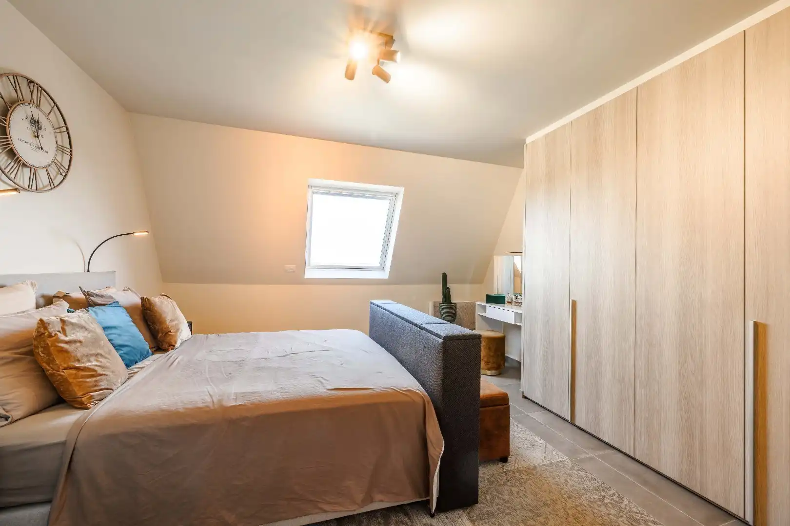 LUXUEUS PENTHOUSE (BJ 2019) MET GUNSTIGE LIGGING foto 15