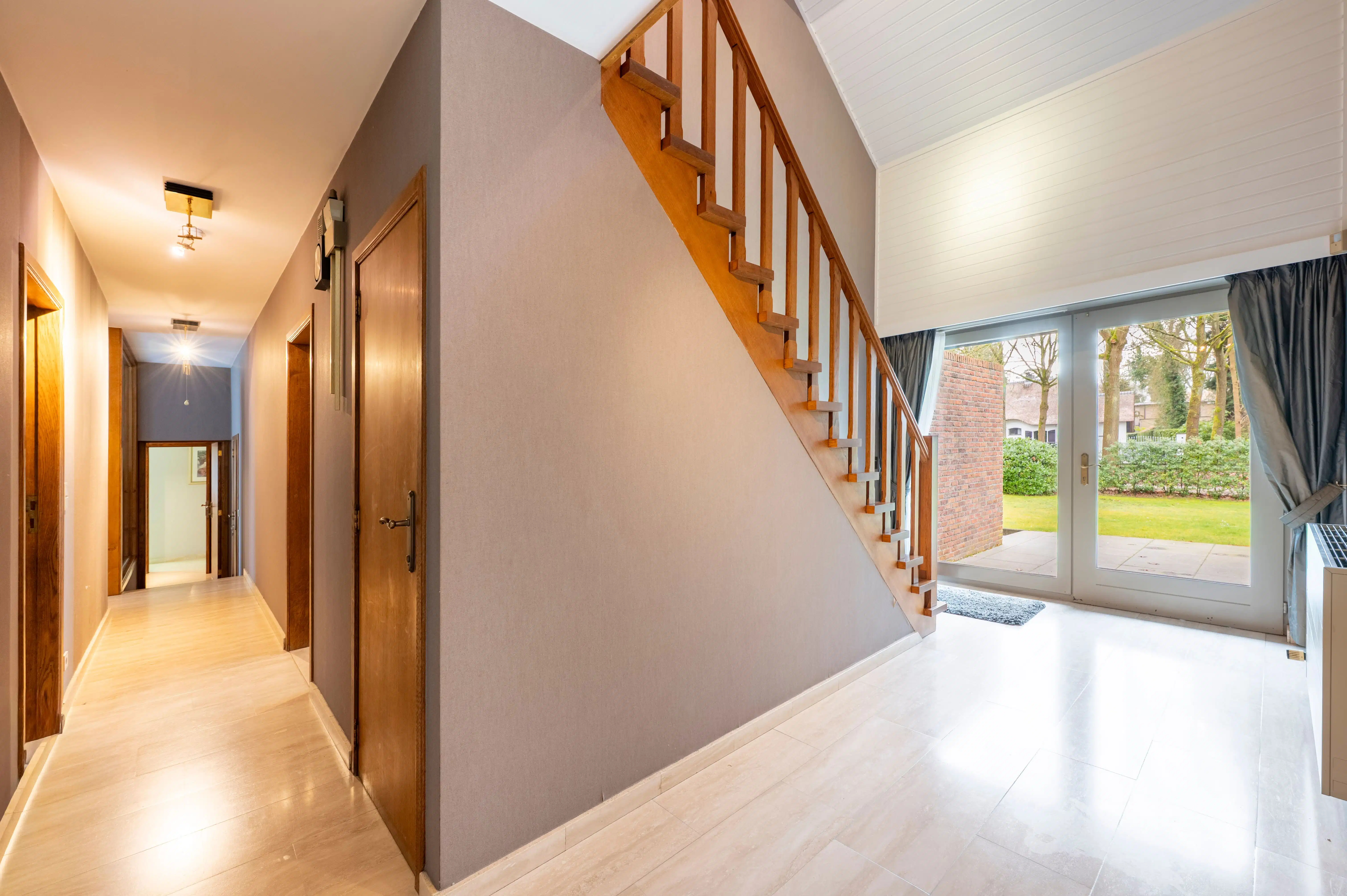 Ruime villa met praktijkruimte op toplocatie in Schotenhof. foto 2