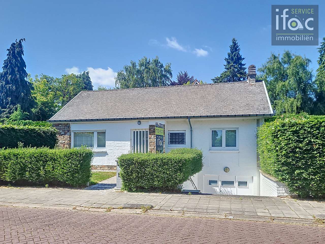 Bungalow te koop foto {{pictureIndex}}
