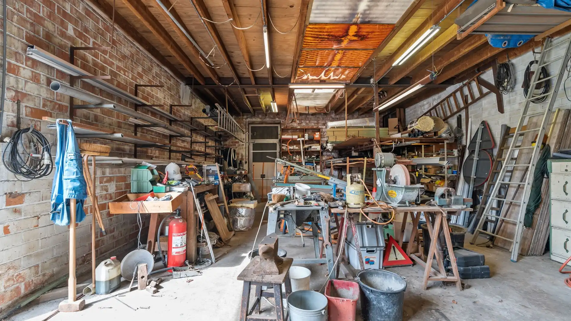 WILSELE - te renoveren HOB met grote loods foto 9