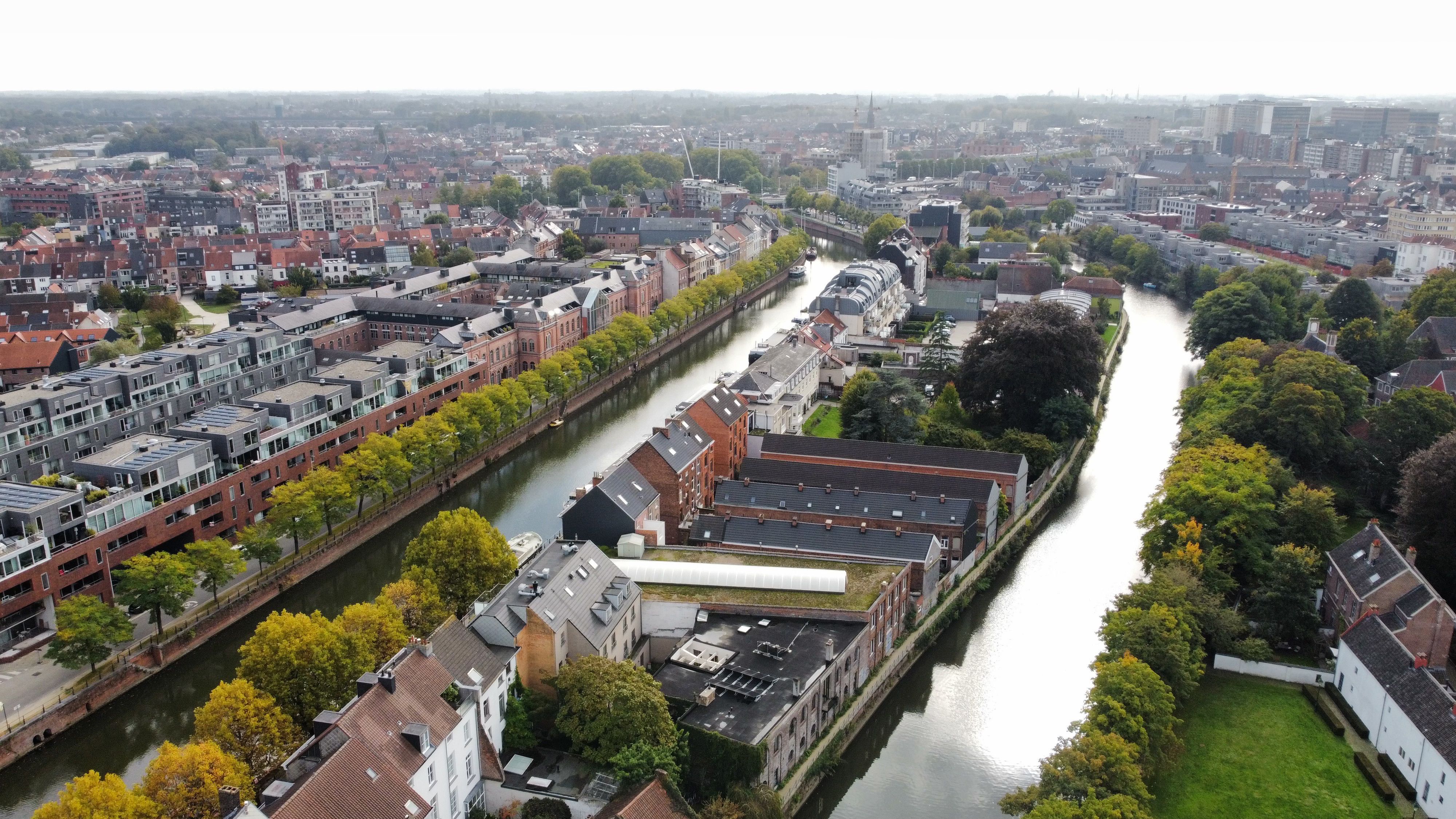 Instapklaar appartement met uniek waterzicht en zonnig terras foto 17
