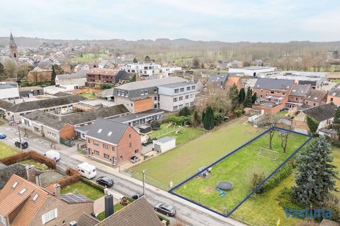 Zuidwest georiënteerde bouwgrond in éénrichtingsstraat foto 4