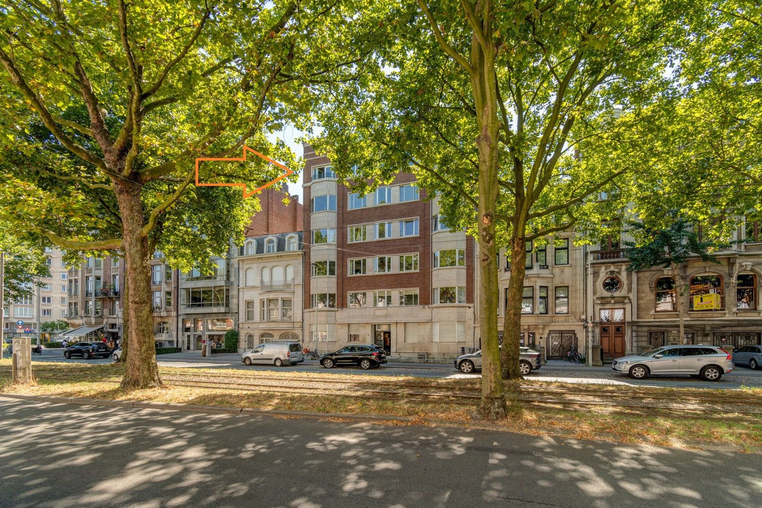 MATCHED: kevin@wellimmo.net voor meer info! Schitterend gerenoveerde art-déco penthouse +/- 200m² op toplocatie aan de Jan van Rijswijcklaan met 4 slaapkamers en optionele dubbele parking op wandelafstand foto 2