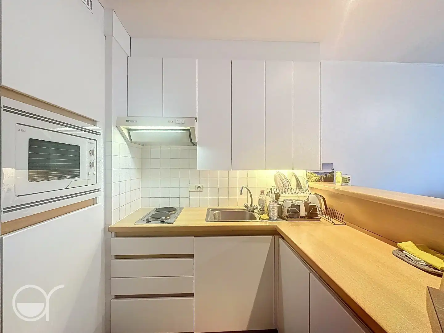 Ongemeubeld één-slaapkamerappartement met garage aan Miljoenenkwartier foto 4