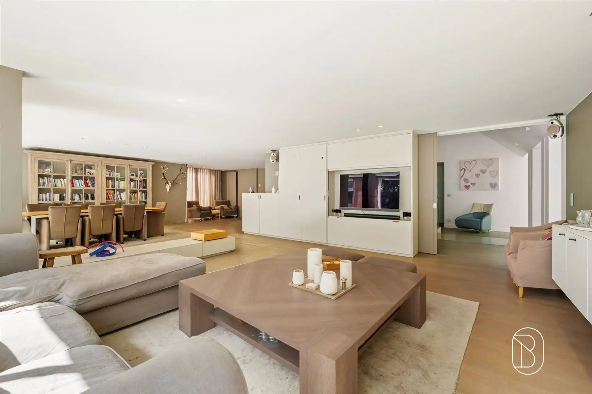 Grote architectenwoning met mooie tuin + bijgebouw foto 10