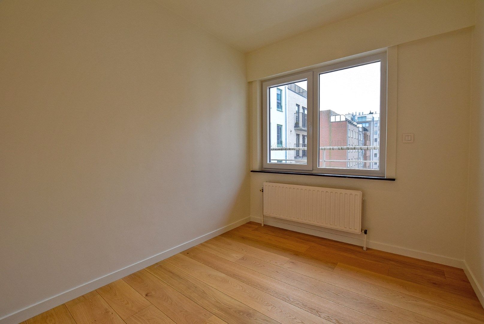 Kwalitatief gerenoveerd 2-slaapkamerappartment met zijdelings zeezicht en terras te Oostduinkerke-Bad foto 11