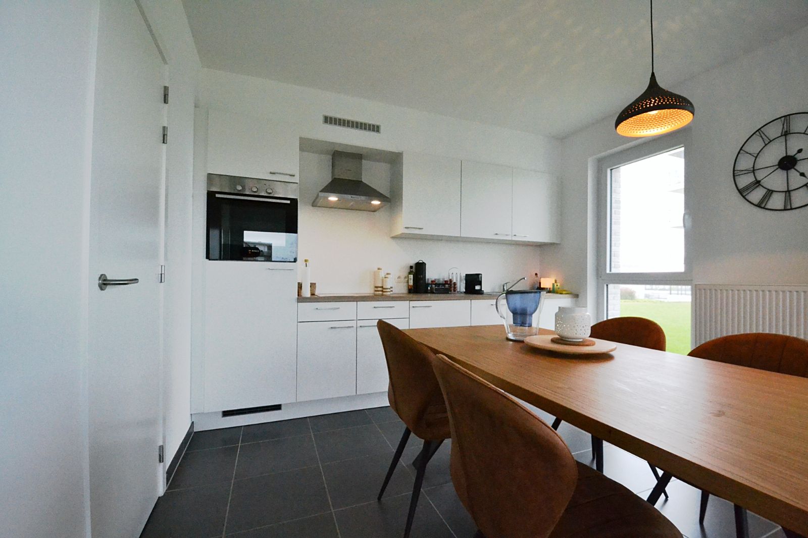 Prachtig afgewerkt appartement met 2 slaapkamers foto 4