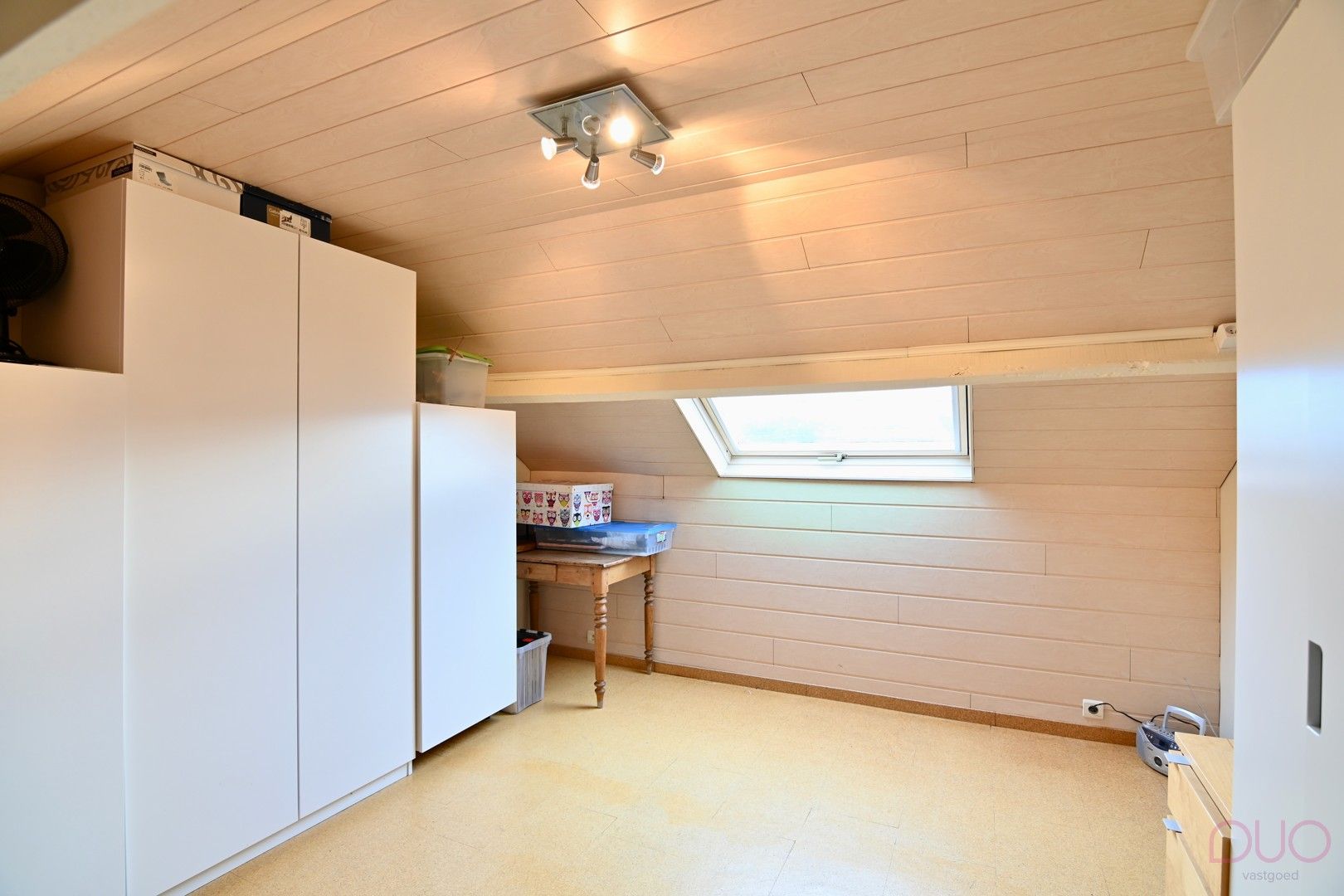 Instapklare halfopen bebouwing met vier slaapkamers, voorzien van alle moderne uitrustingen foto 18