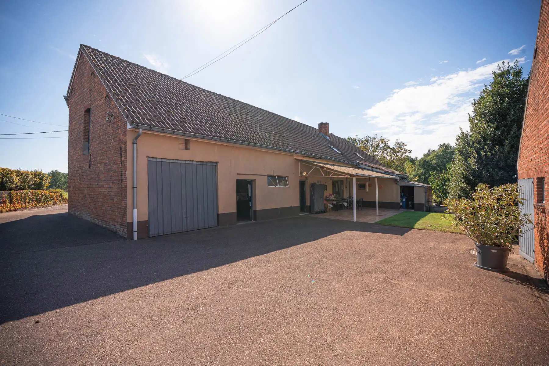 Idyllische hoeve op 1hA grond vol potentieel foto 36