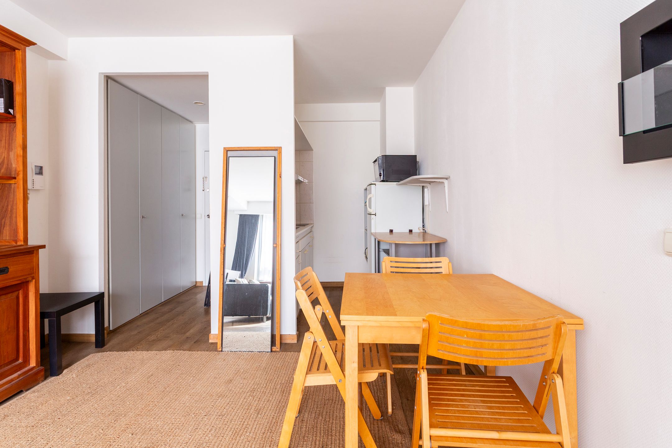 volledig gemeubeld studioappartement aan het Theaterplein foto 7