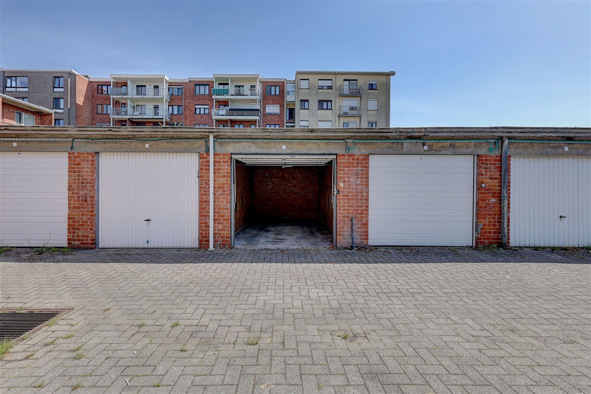 Prachtig appartement met twee slaapkamers, terras en garagebox in Wilrijk! foto 13