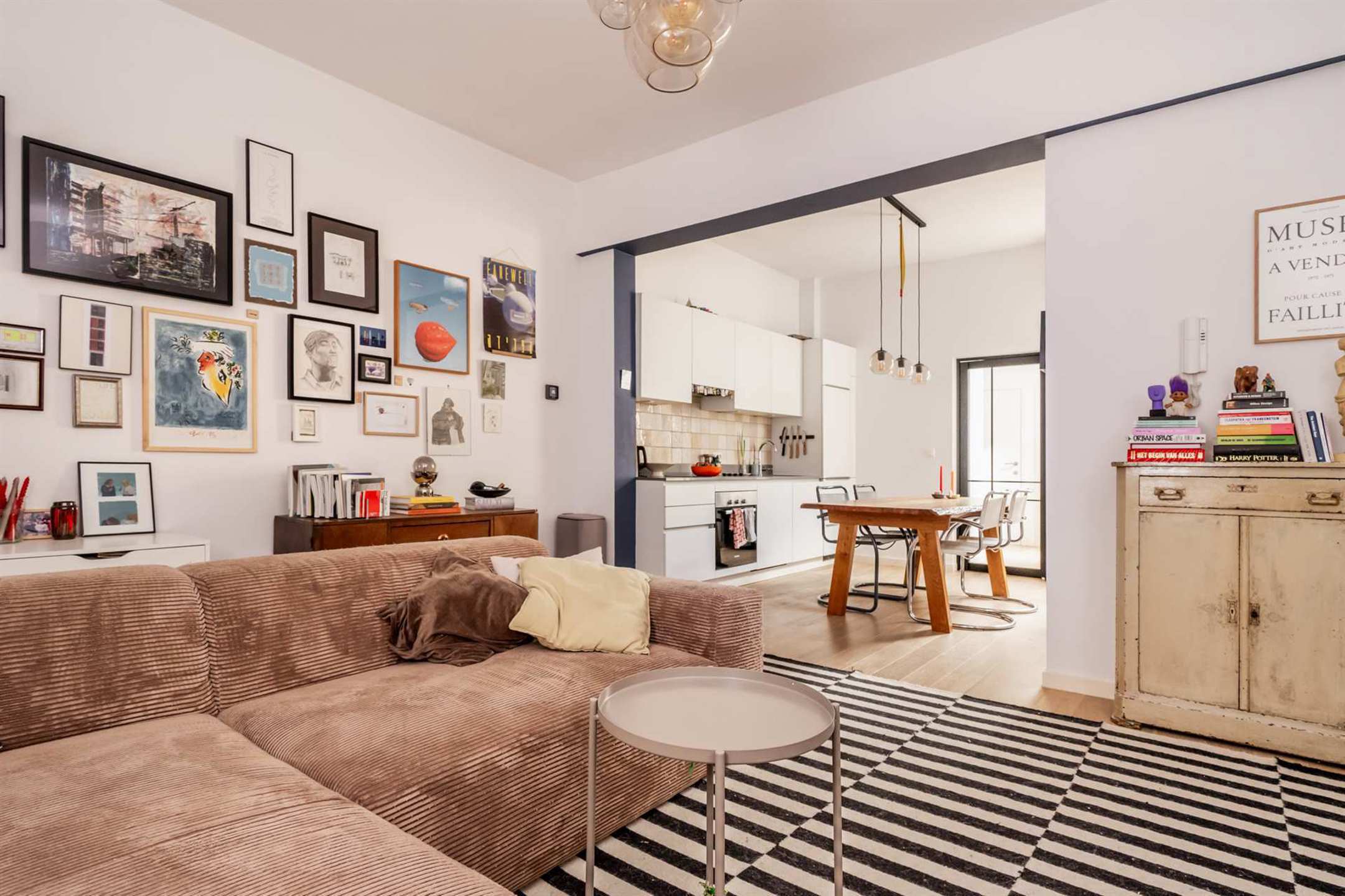 Appartement foto {{pictureIndex}}