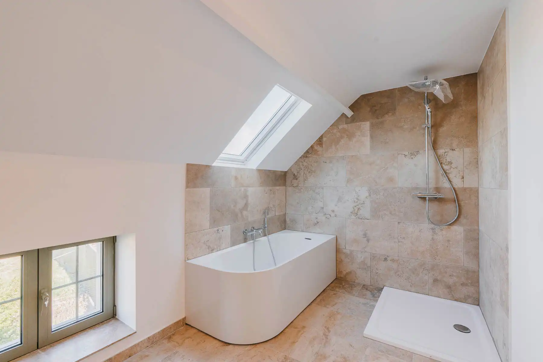 Prachtige, kwalitatief gerenoveerde villa op toplocatie foto 21