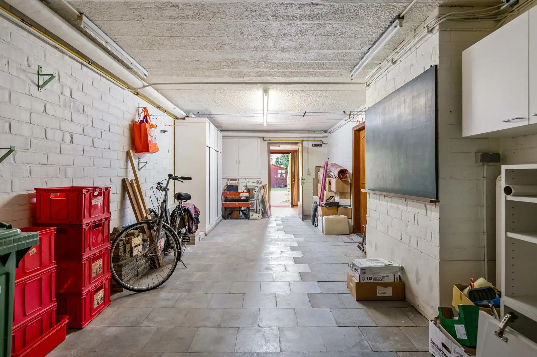 Verzorgde beletage met diepe tuin en ligging nabij het centrum foto 20