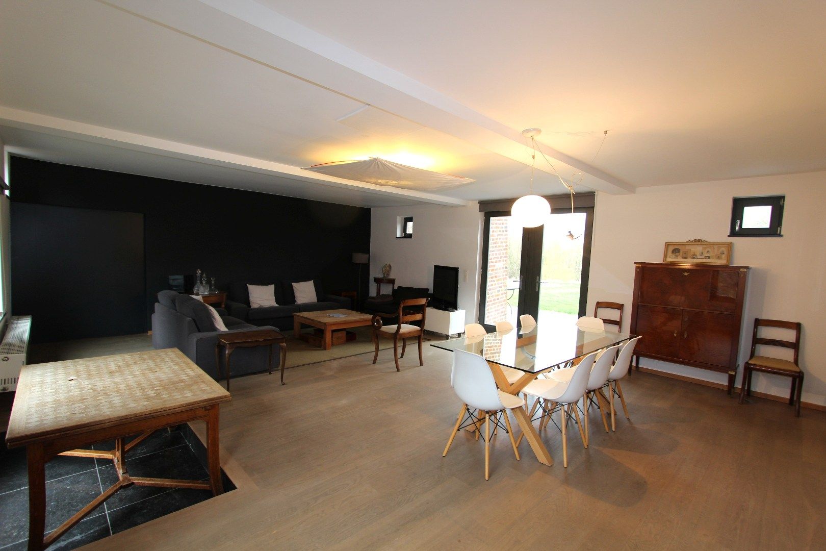 RUIME WONING VAN 390 m² MET GROTE TUIN EN ZWEMBAD foto 4