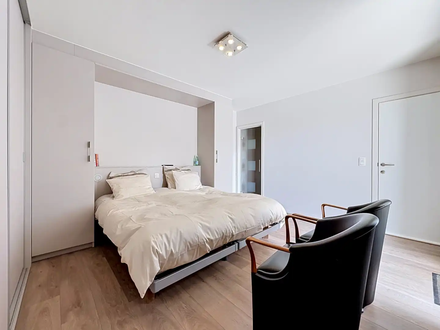 Duplex dakappartement met twee ruime terrassen op toplocatie aan het maritiem park te Nieuwpoort foto 13