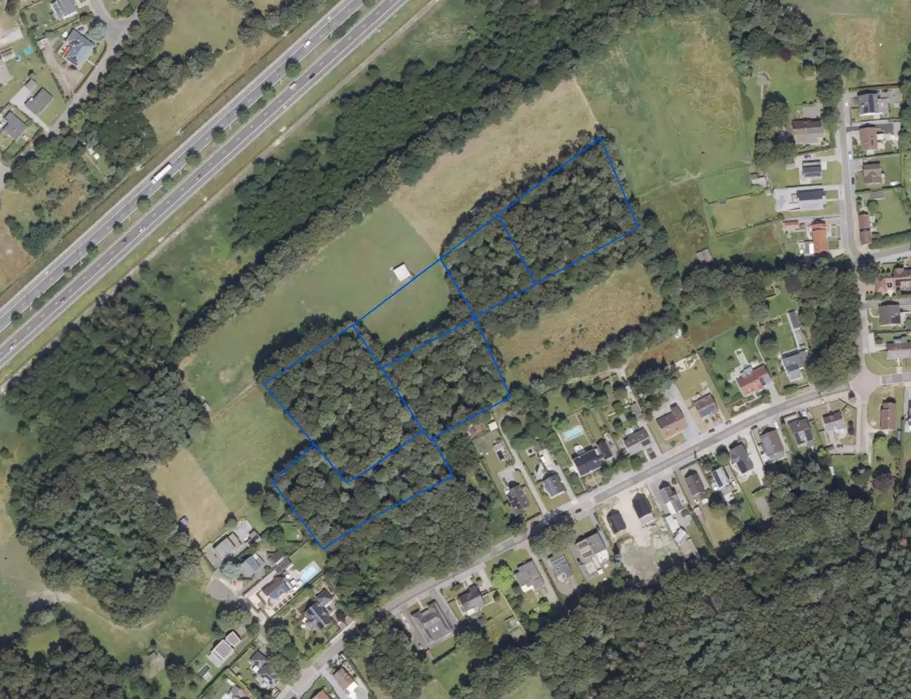 Genk - Gelieren, 6 percelen in natuurgebied, weide en bos (totaal: 2,4 ha) grenzende aan woonzone in de Schepersweg, Heufstraat en Erkebosstraat. foto {{pictureIndex}}