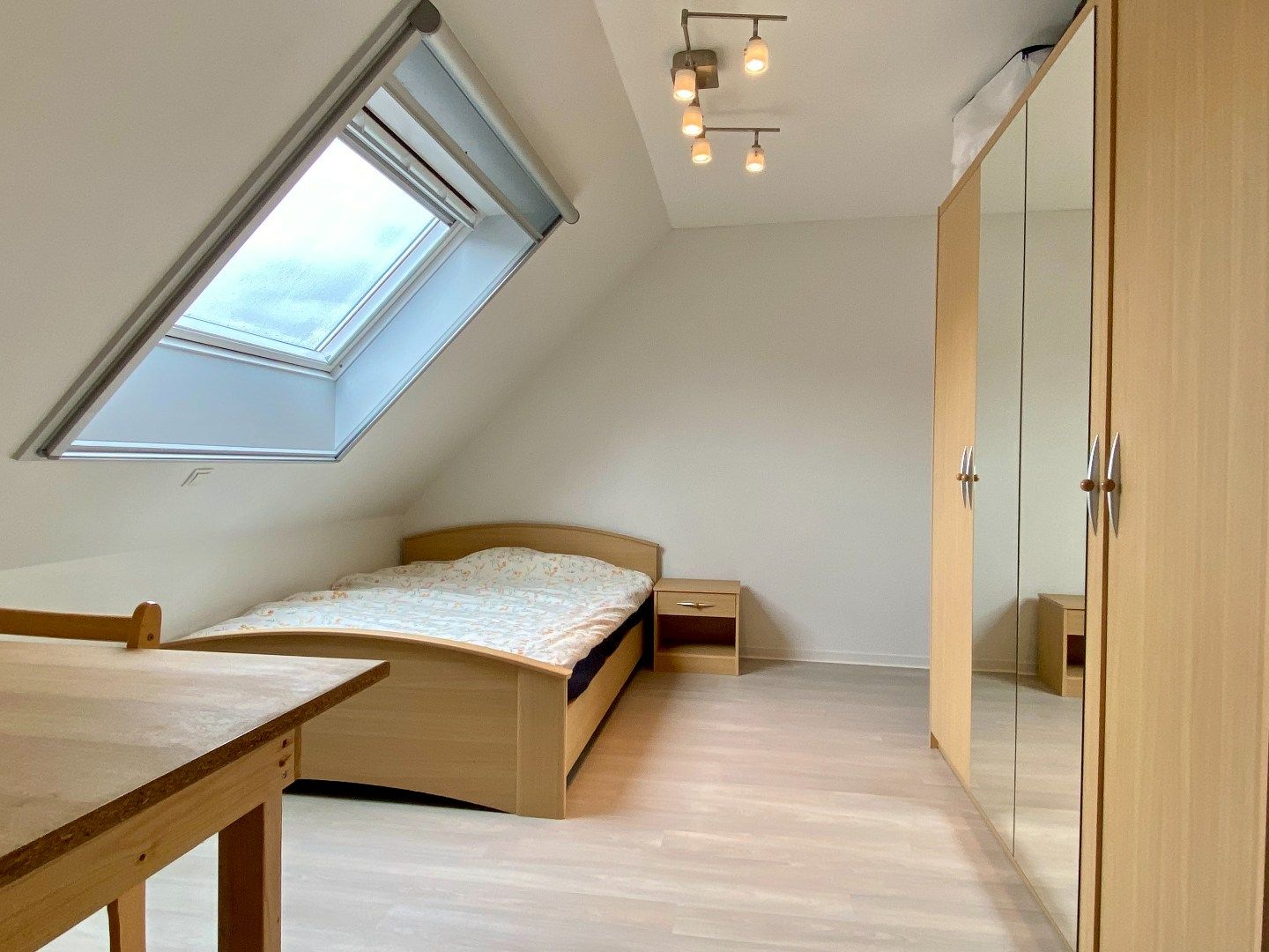 Verzorgde woning met drie slaapkamers en zuidgerichte tuin te huur in mooie buurt te Kuurne! foto 9