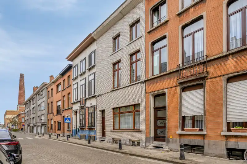 Ruime stadswoning met 4 slaapkamers, terras vlak bij Gent-Dampoort foto 2