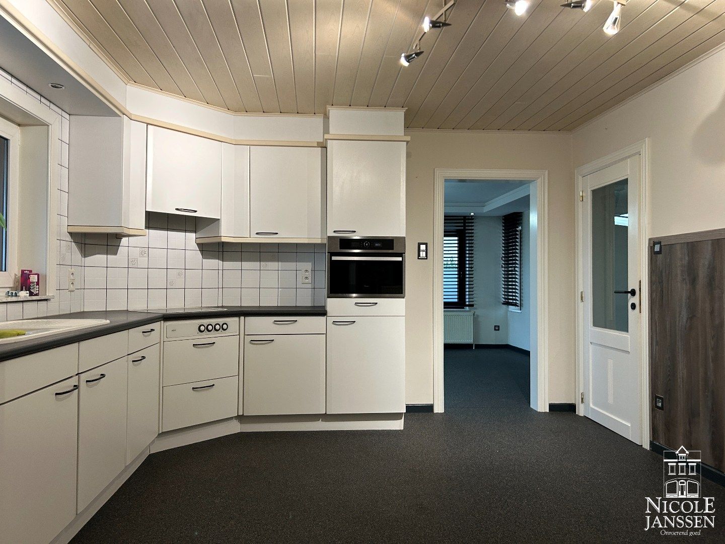 Instapklare gezinswoning met drie slaapkamers, twee badkamers, grote kelder en vrijstaande garage foto 7