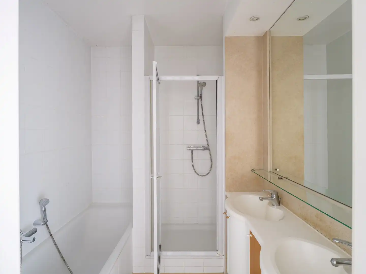 Instapklaar gelijkvloers appartement met 2 slaapkamers en zonnige privétuin foto 10