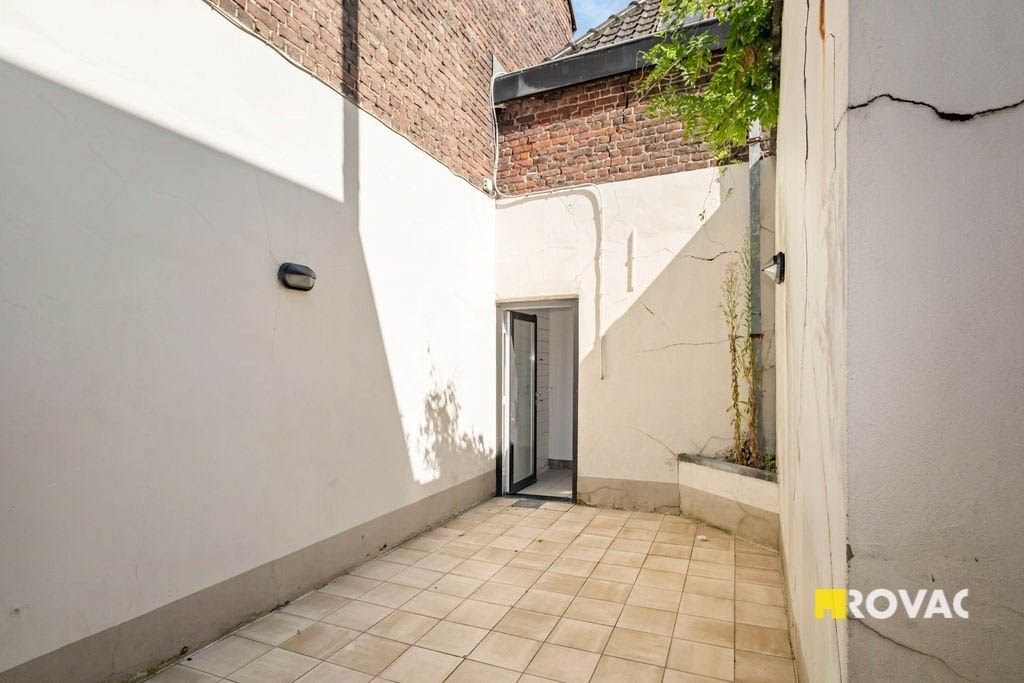 Zeer ruime woning met handelsmogelijkheden foto 14