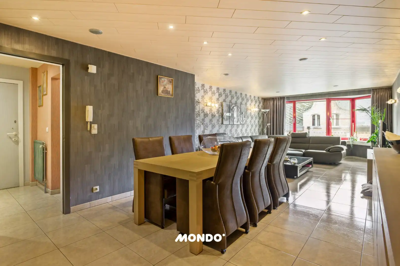 Ruim duplexappartement met 3 slaapkamers, terras en garage foto 2