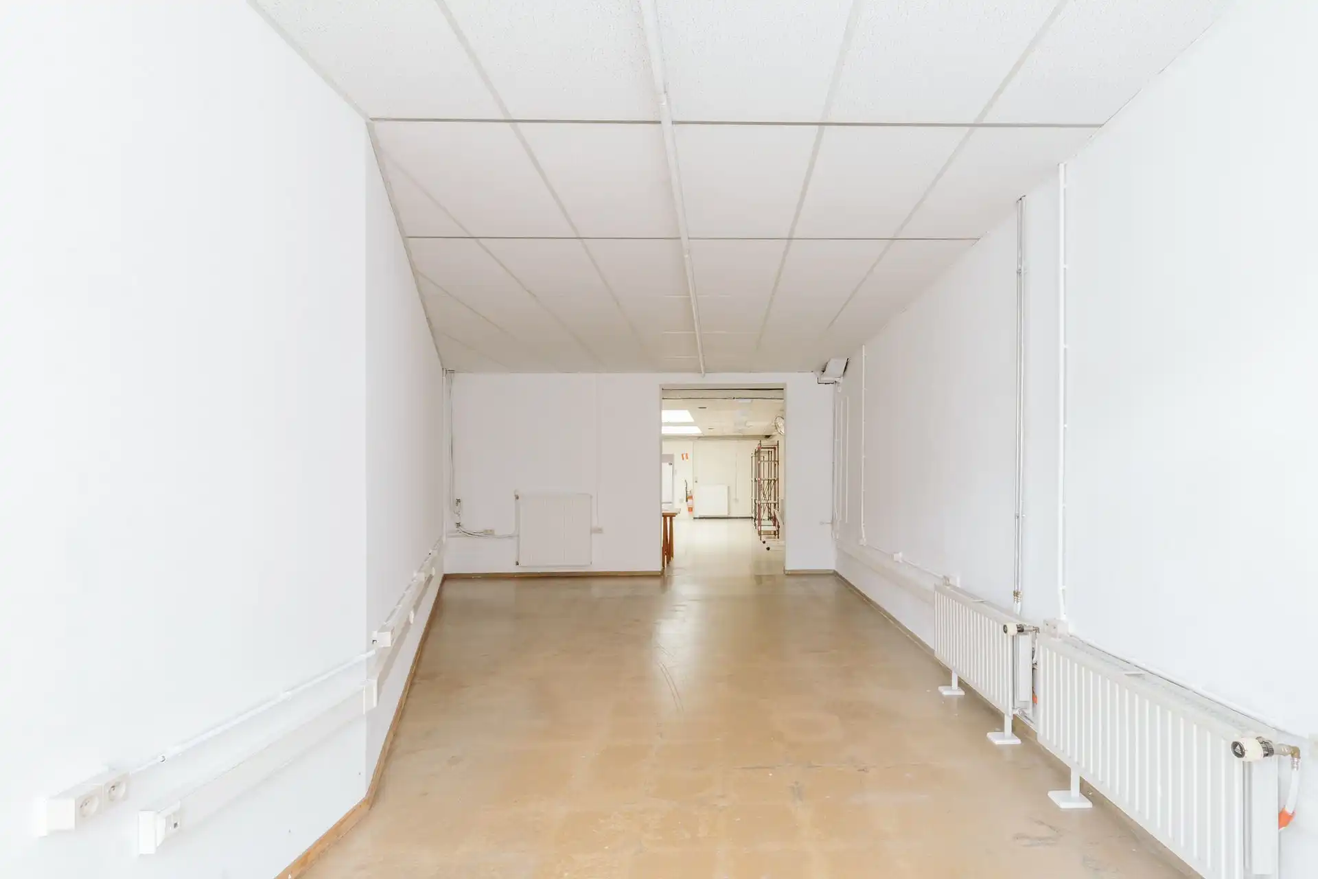 Unieke opbrengsteigendom met handelsruimte en woning foto 14