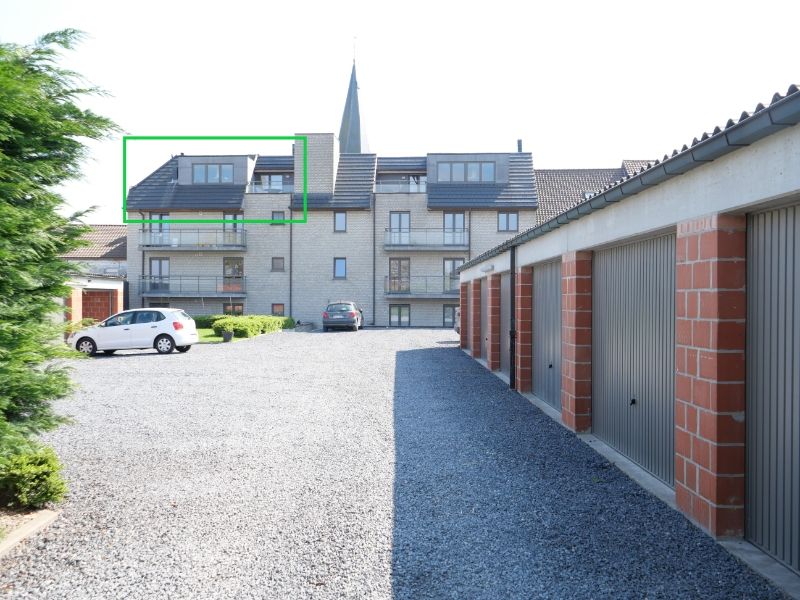 Dakappartement met 2 slaapkamers, groot terras en garage te huur in Tiegem foto 9