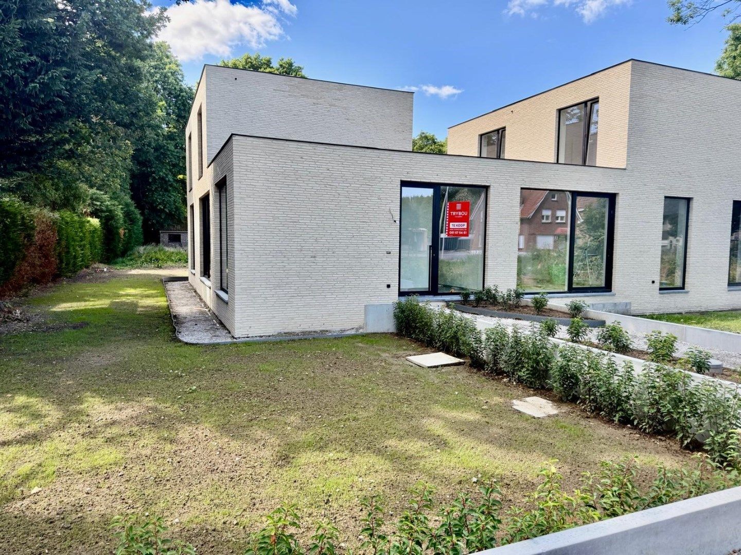 Laatste luxueuze nieuwbouwvilla te koop - uniek wonen aan de bosrand te Houthulst foto {{pictureIndex}}