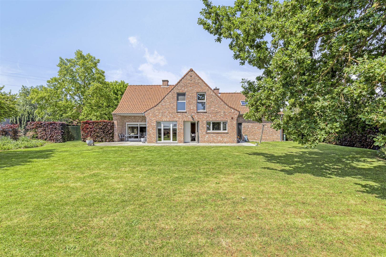 Huis + weiland foto 26