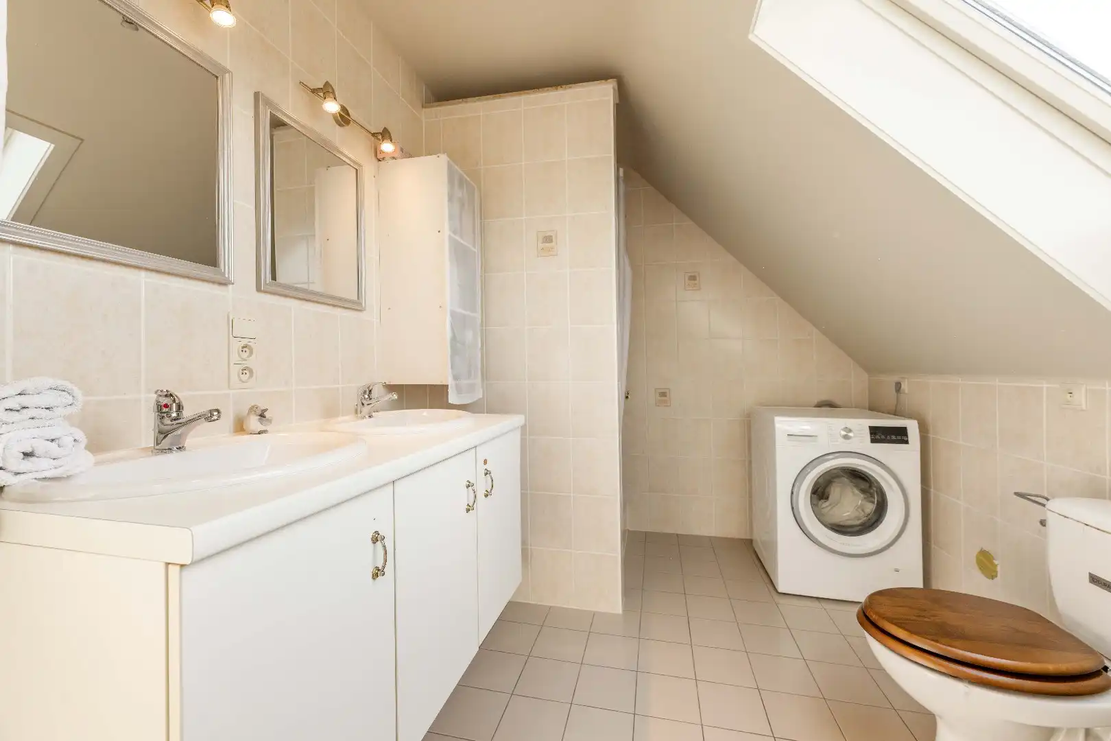 CENTRAAL GELEGEN INSTAPKLARE WONING foto 9