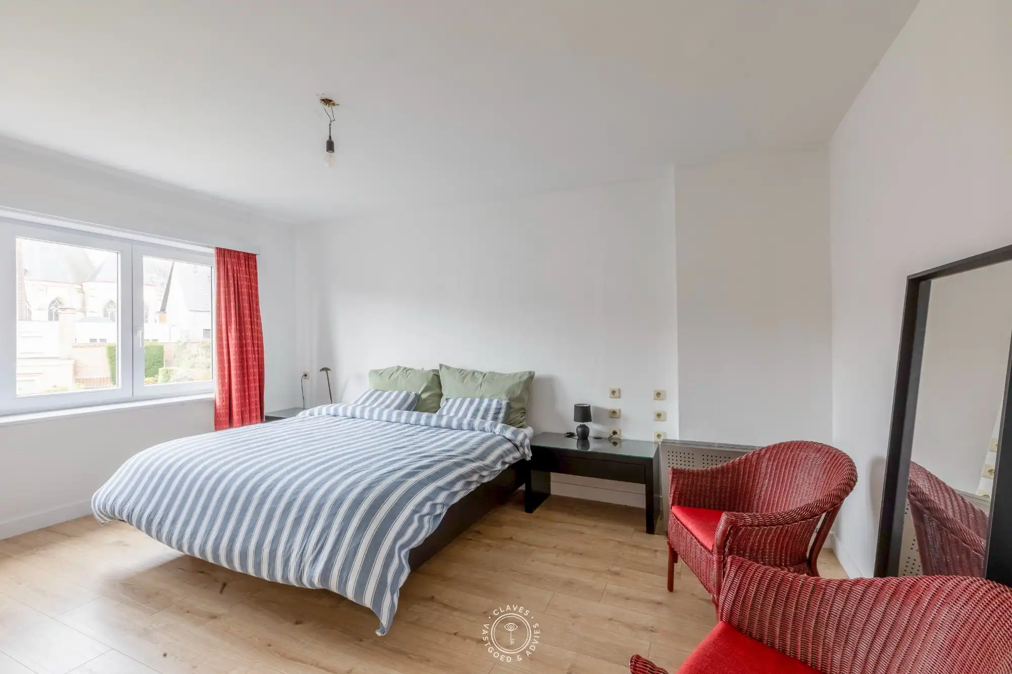 Prachtige bel-etage woning met parkeerplaats en garage in hartje Temse foto 12