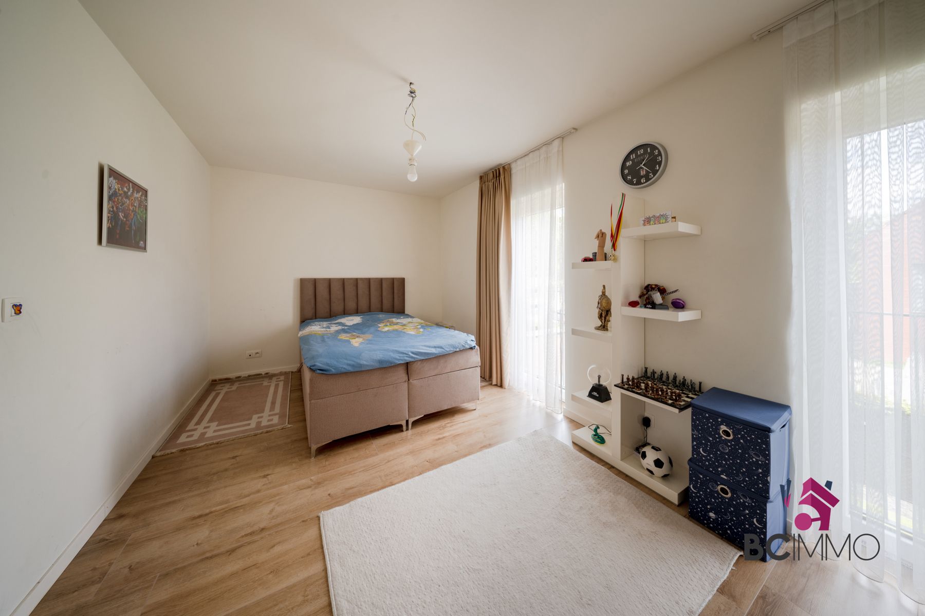 Ruime gezinswoning met 5 slaapkamers en een mooie tuin foto 8
