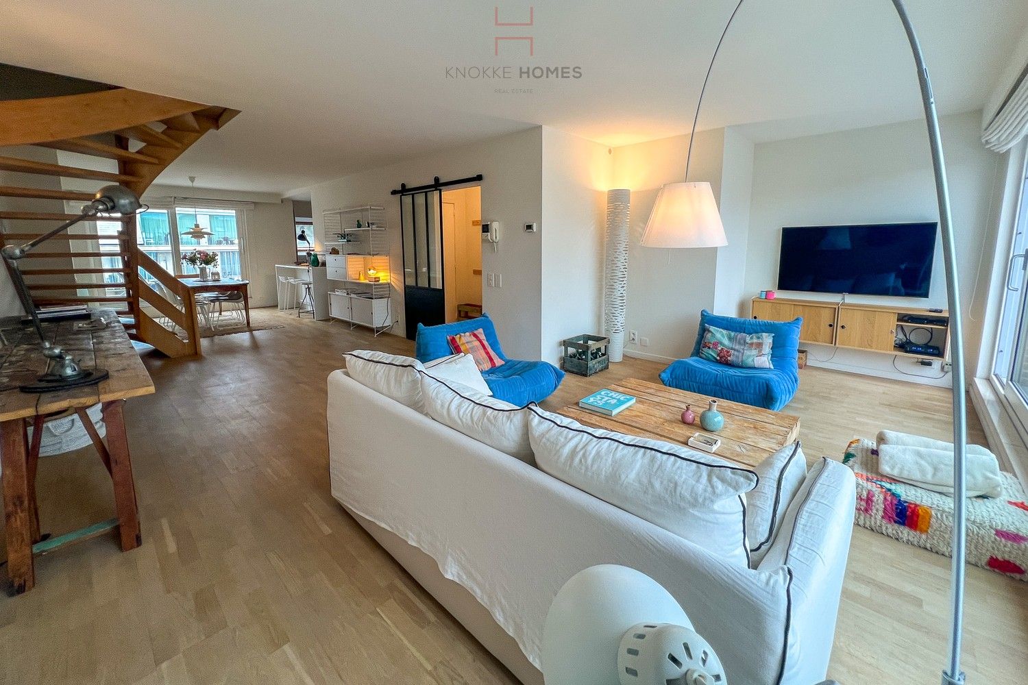 Ruime en gezellig gemeubelde vakantie-duplex met 2 mooie terrassen op de Van Bunnenlaan foto 5