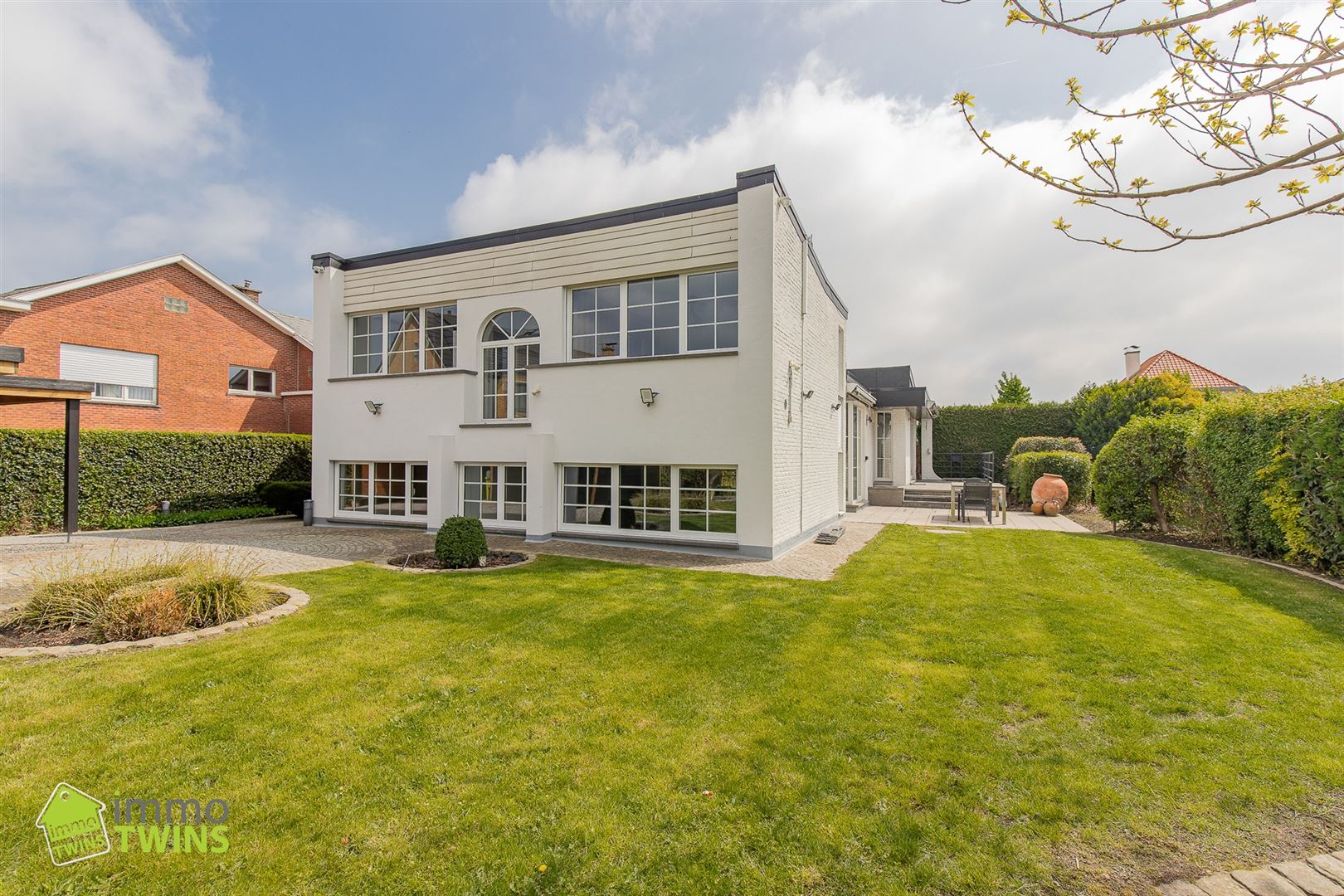 Ruime Vrijstaande Woning met 4 slpks foto 2