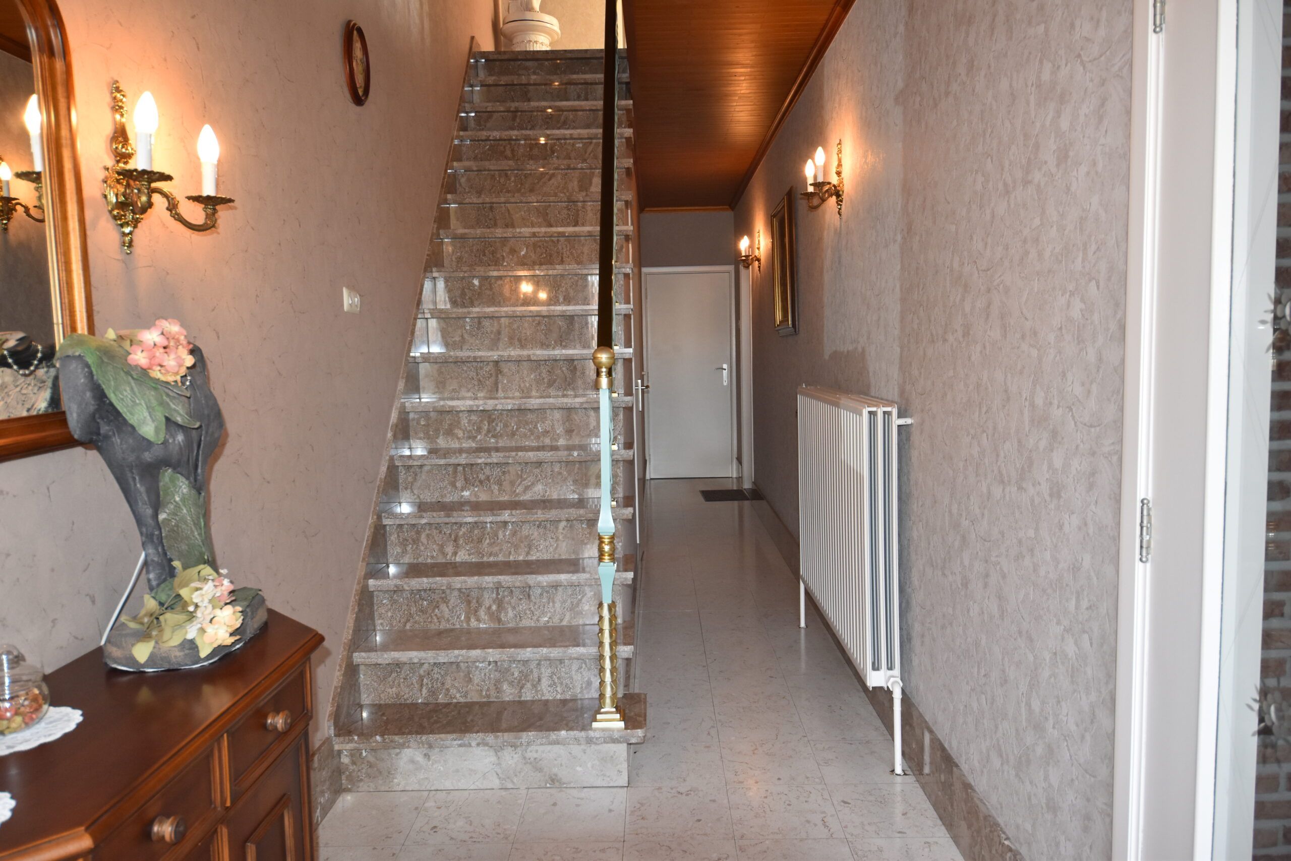Halfopen bebouwing met 3 slaapkamers en garage. foto 10