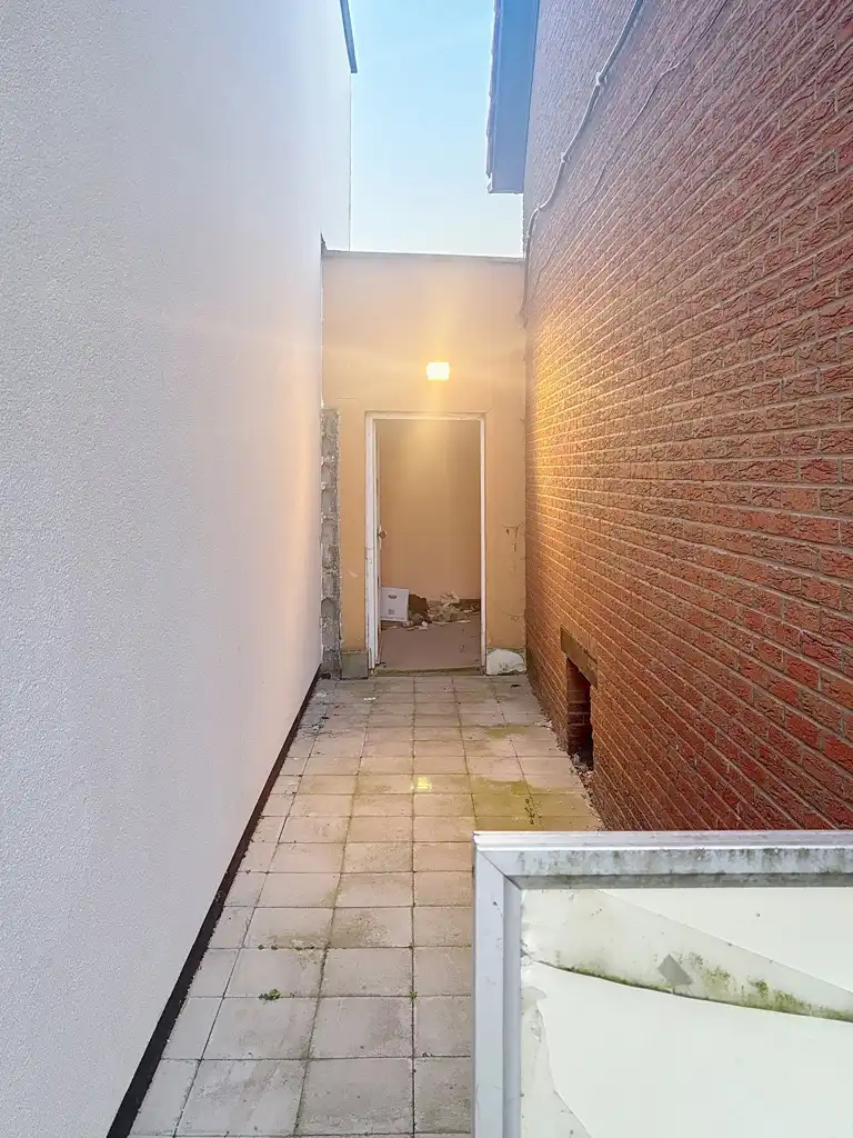 Te renoveren handelspand met appartement foto 18