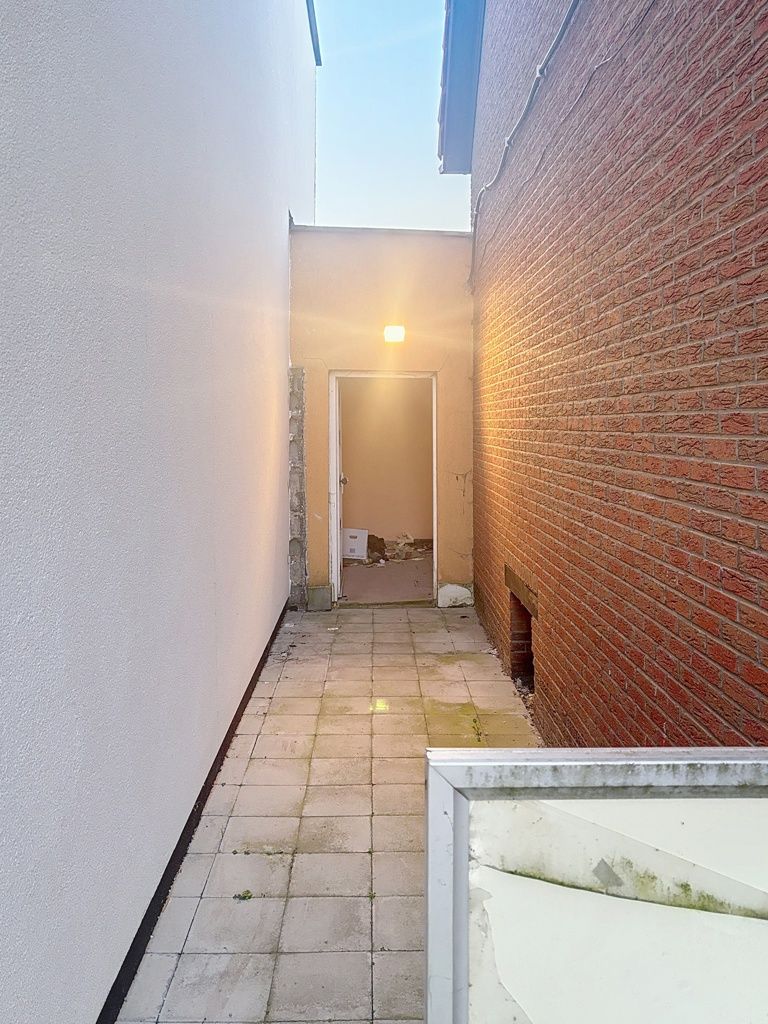 Te renoveren handelspand met appartement foto 18