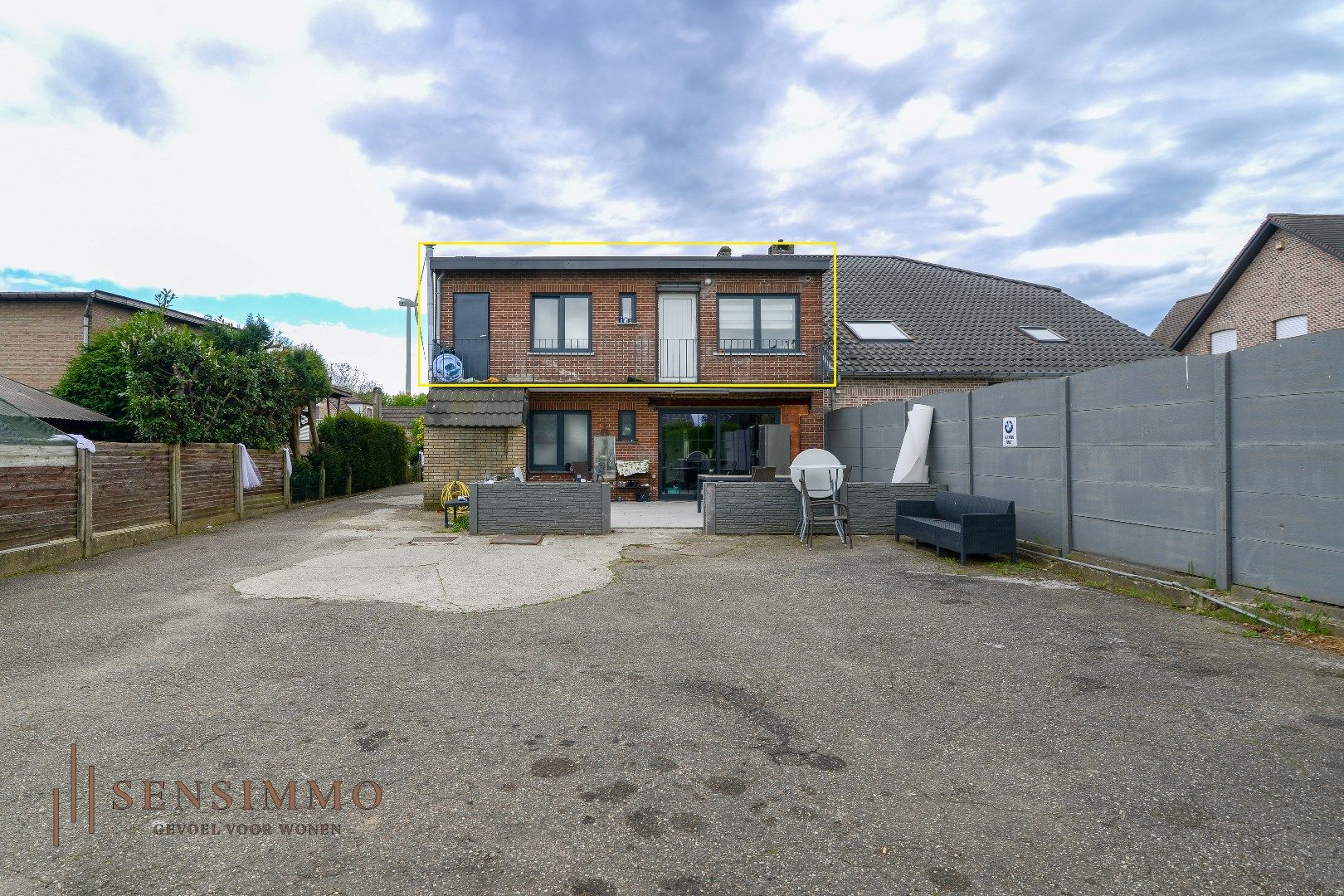 Instapklaar 3-slaapkamerappartement met terras en garagebox in Maasmechelen – Geen renovatieverplichting! foto 2
