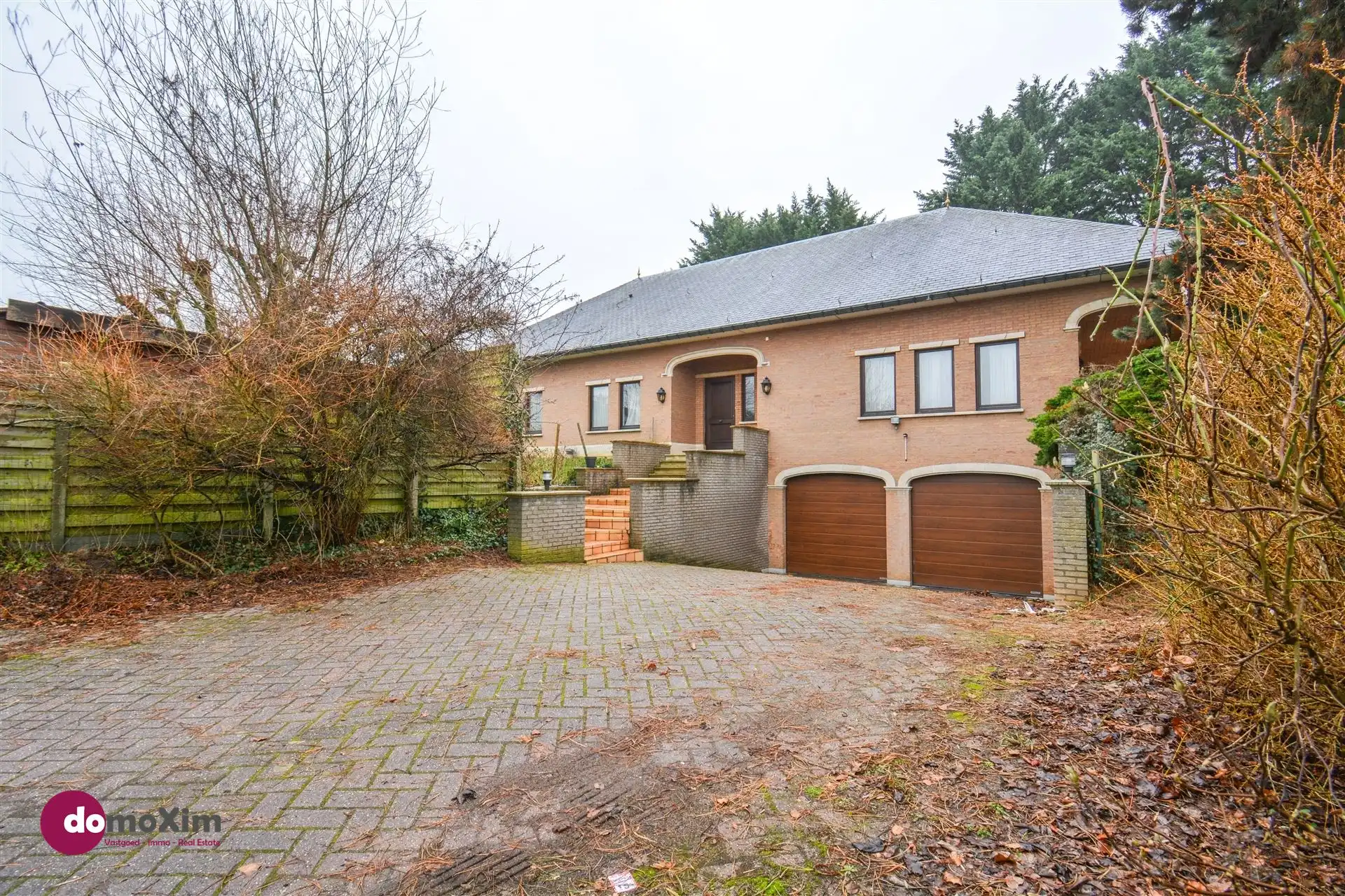 Riante villa met 4 slaapkamers op een achterin gelegen locatie in een rustige woonwijk in Herent foto {{pictureIndex}}