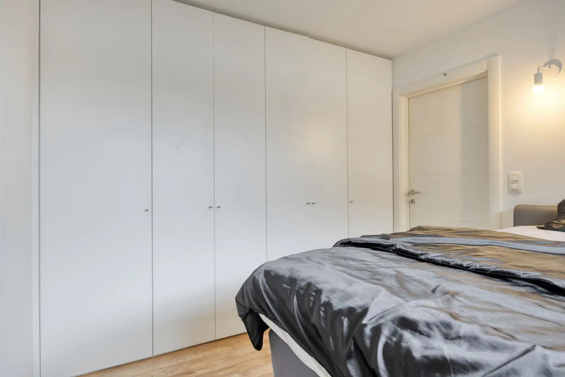 Instapklaar appartement met ruim terras én autostaanplaats! foto 10