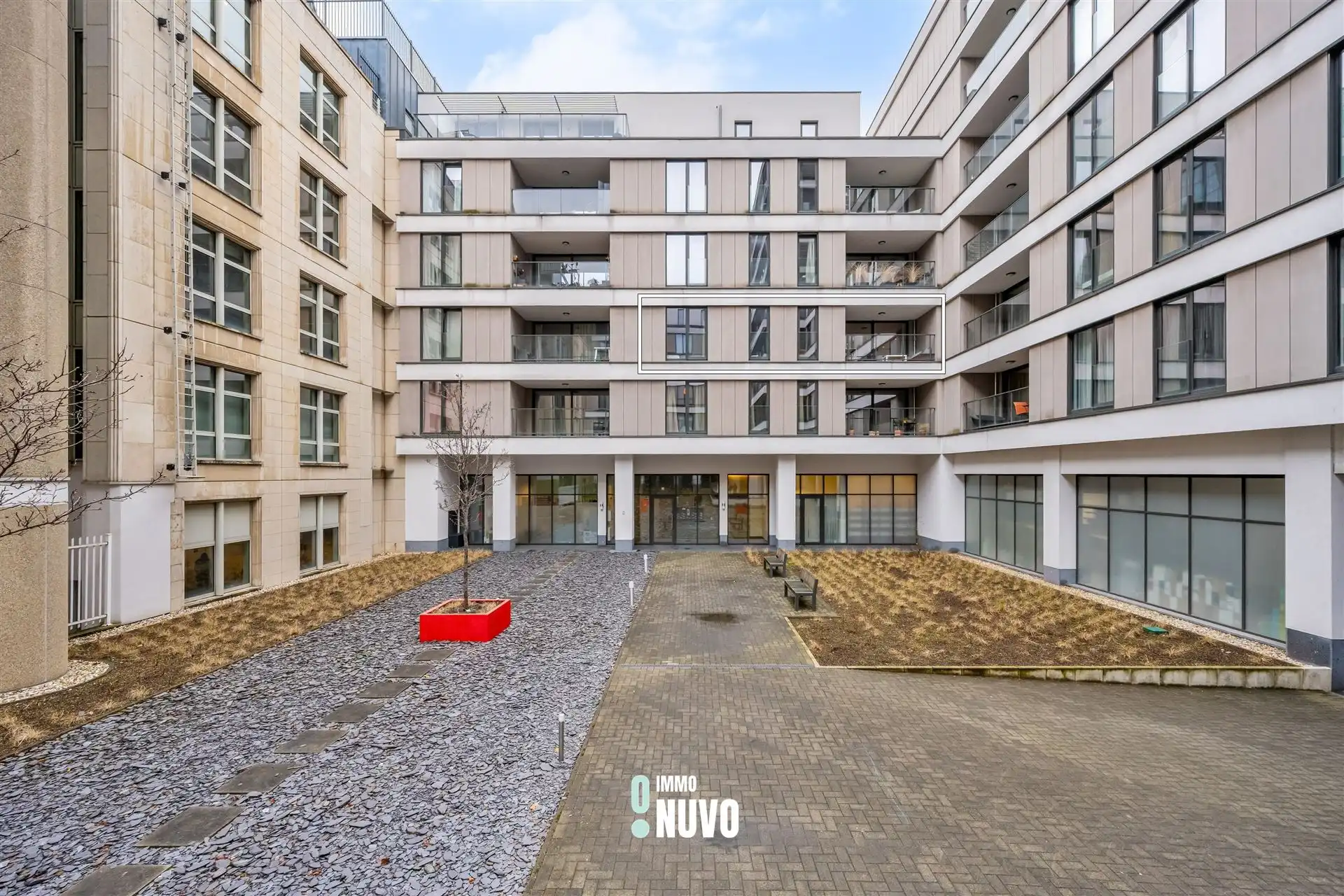 Lichtrijk 2‑slpk appartement in Europese wijk foto 20