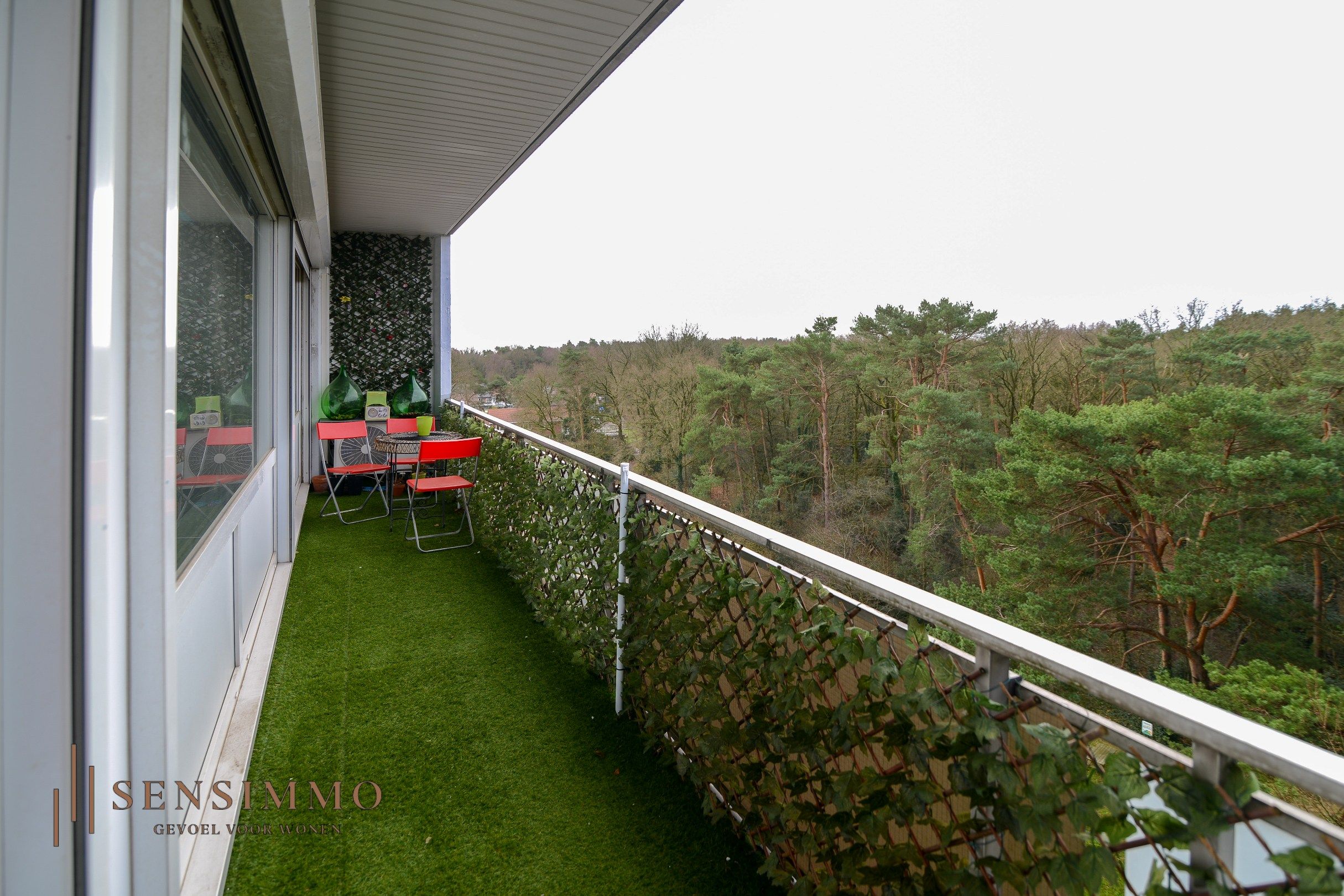 Lichtrijk en ruim 4 slaapkamer appartement met parking vlakbij Genk centrum! foto 16