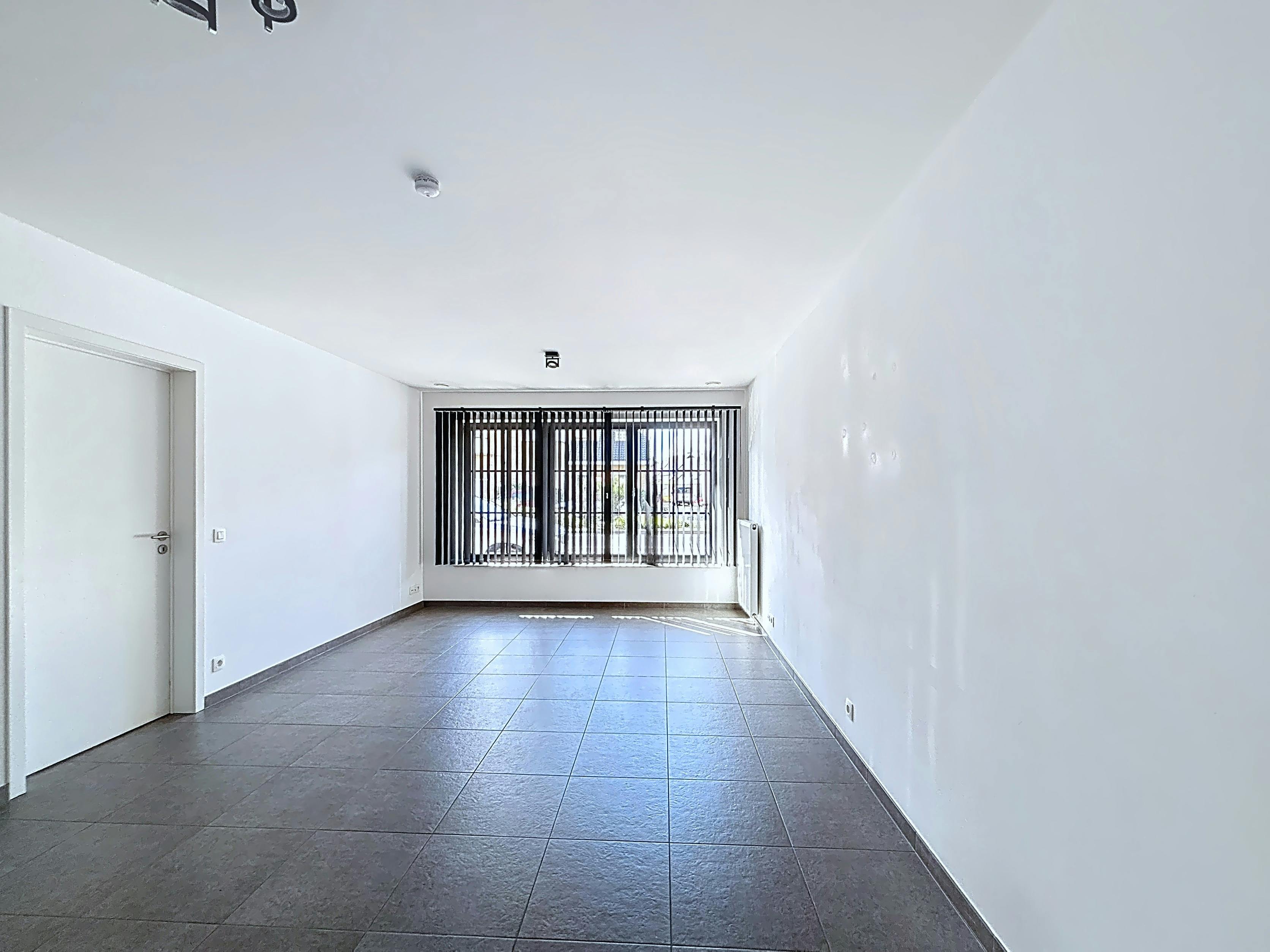 Eeklo Centrum: Instapklaar 1-slaapkamerappartement met garagebox foto 3