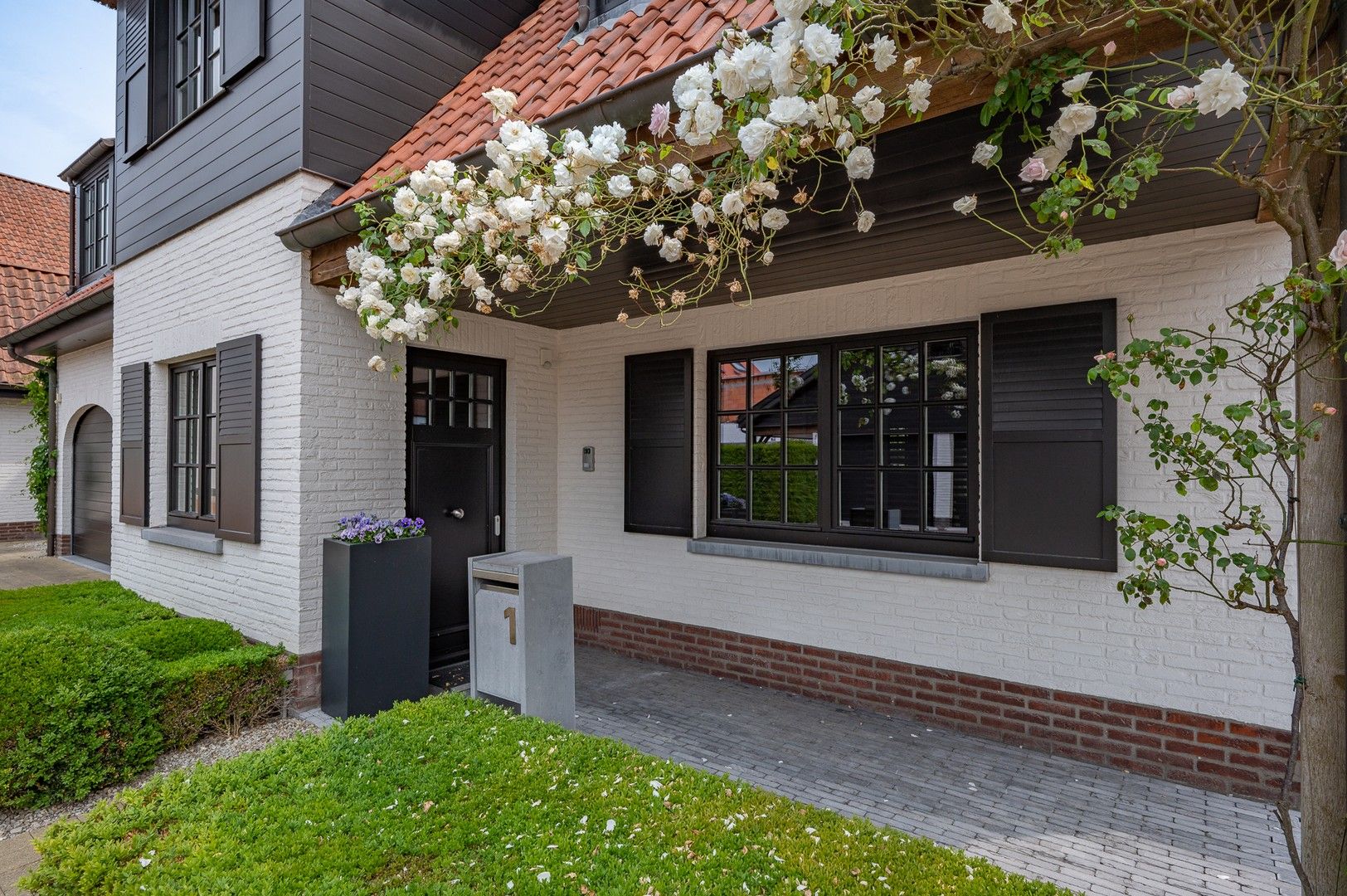 Hedendaagse alleenstaande villa gelegen in een rustige omgeving te Knokke. foto 30